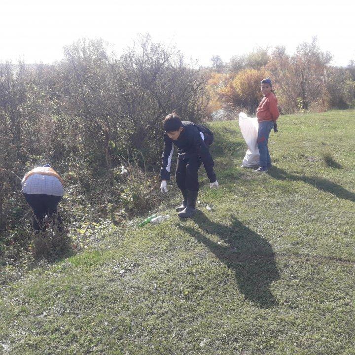 очистка берега реки Кызыл-Су 29 сентября 2018г.