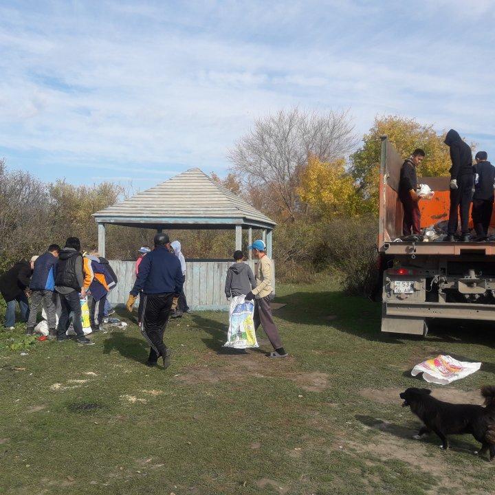 очистка берега реки Кызыл-Су 29 сентября 2018г.