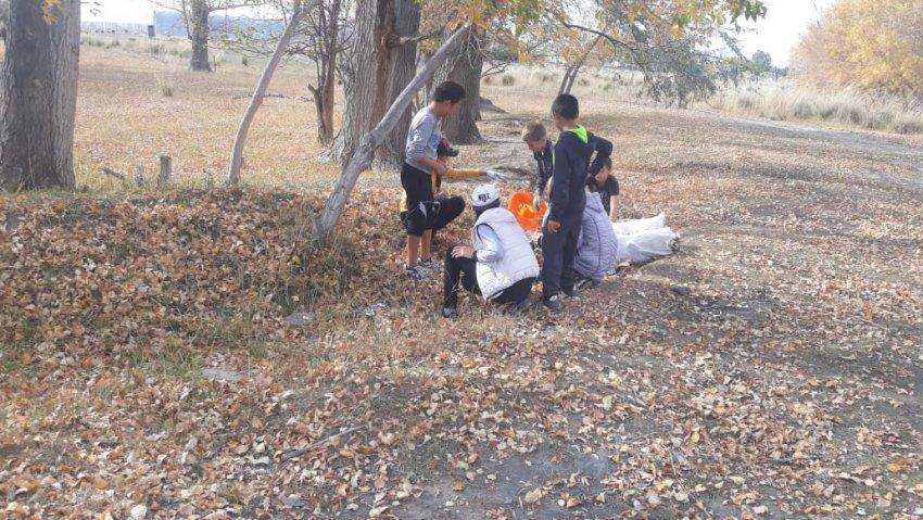 Очистка берега реки КЫЗЫЛ -СУ от мусора.Сентябрь-2019