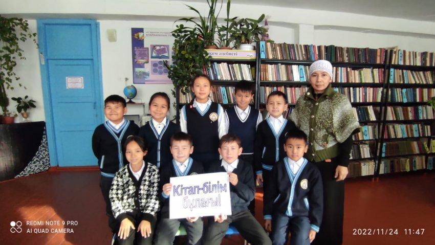 "Оқуға құштар мектеп"жобасы аясында оқушыларды кітап оқуға баулу мақсатымен 4сыныптармен оқу сағаты өтті.Дайындаған кітапханашы Жанибекова М.Д.